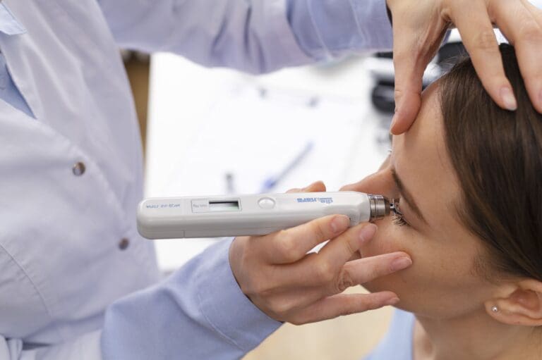 Traditional Cataract Surgery vs. Laser Cataract Surgery The Difference